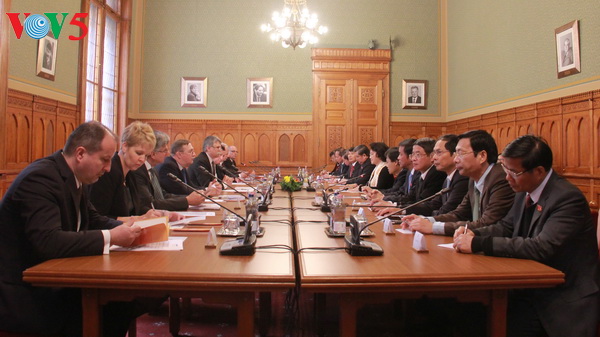 Vietnam y Hungría por elevar relaciones bilaterales en todos los sectores